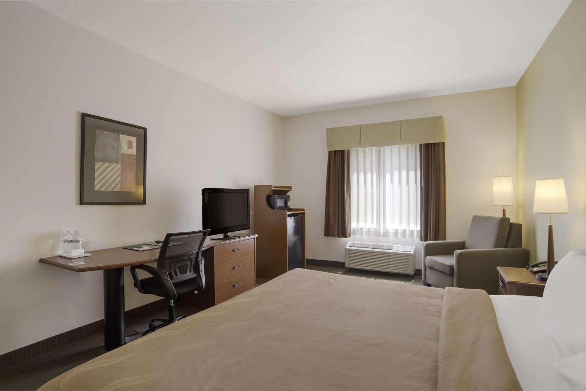 Quality Inn & Suites Чамберсберґ Екстер'єр фото