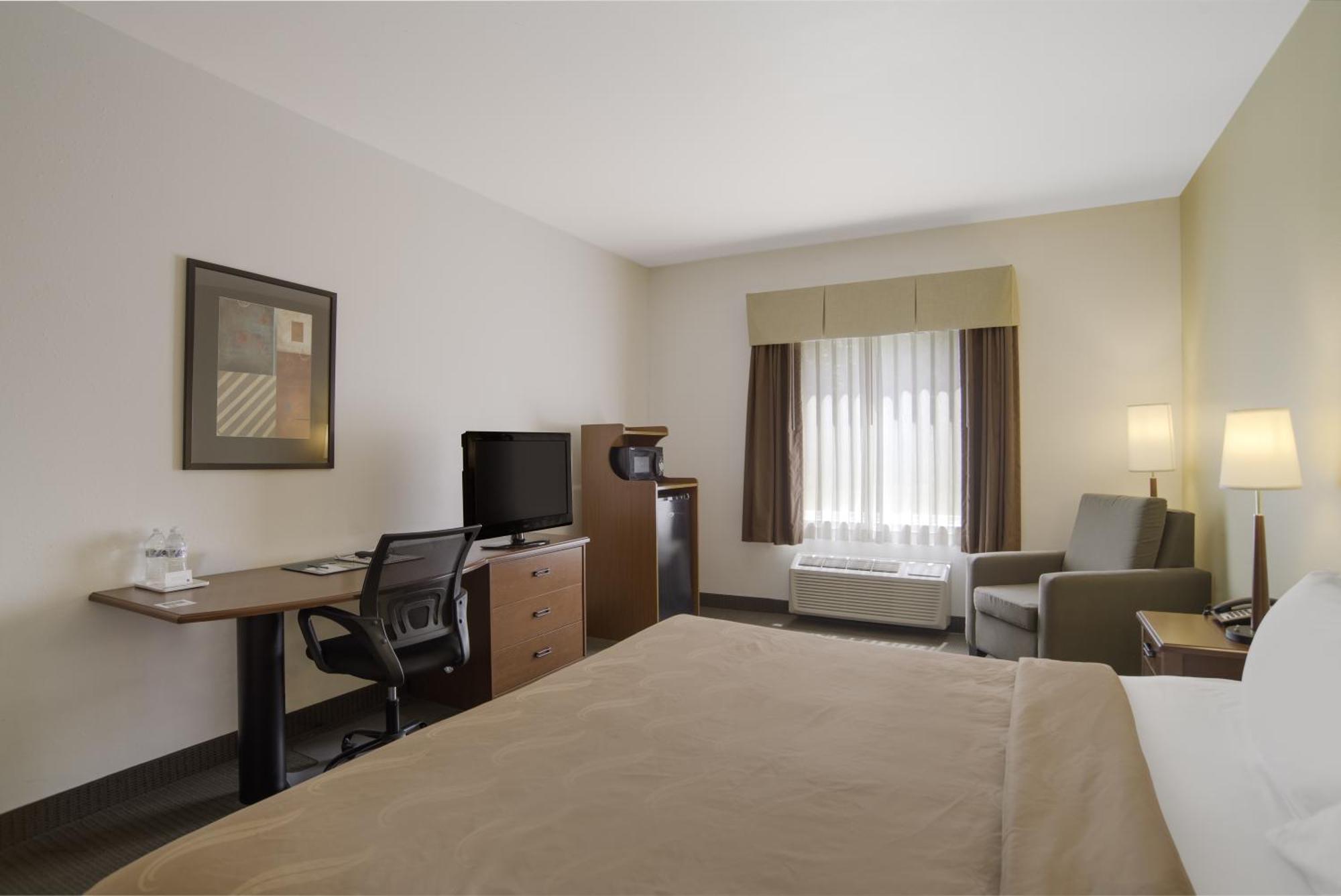 Quality Inn & Suites Чамберсберґ Екстер'єр фото