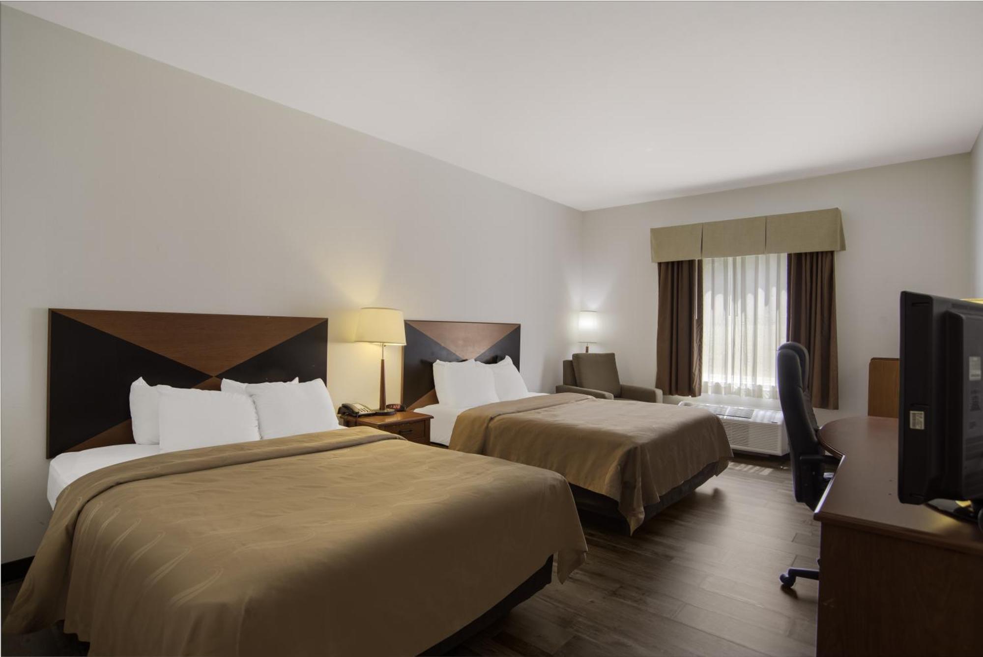 Quality Inn & Suites Чамберсберґ Екстер'єр фото
